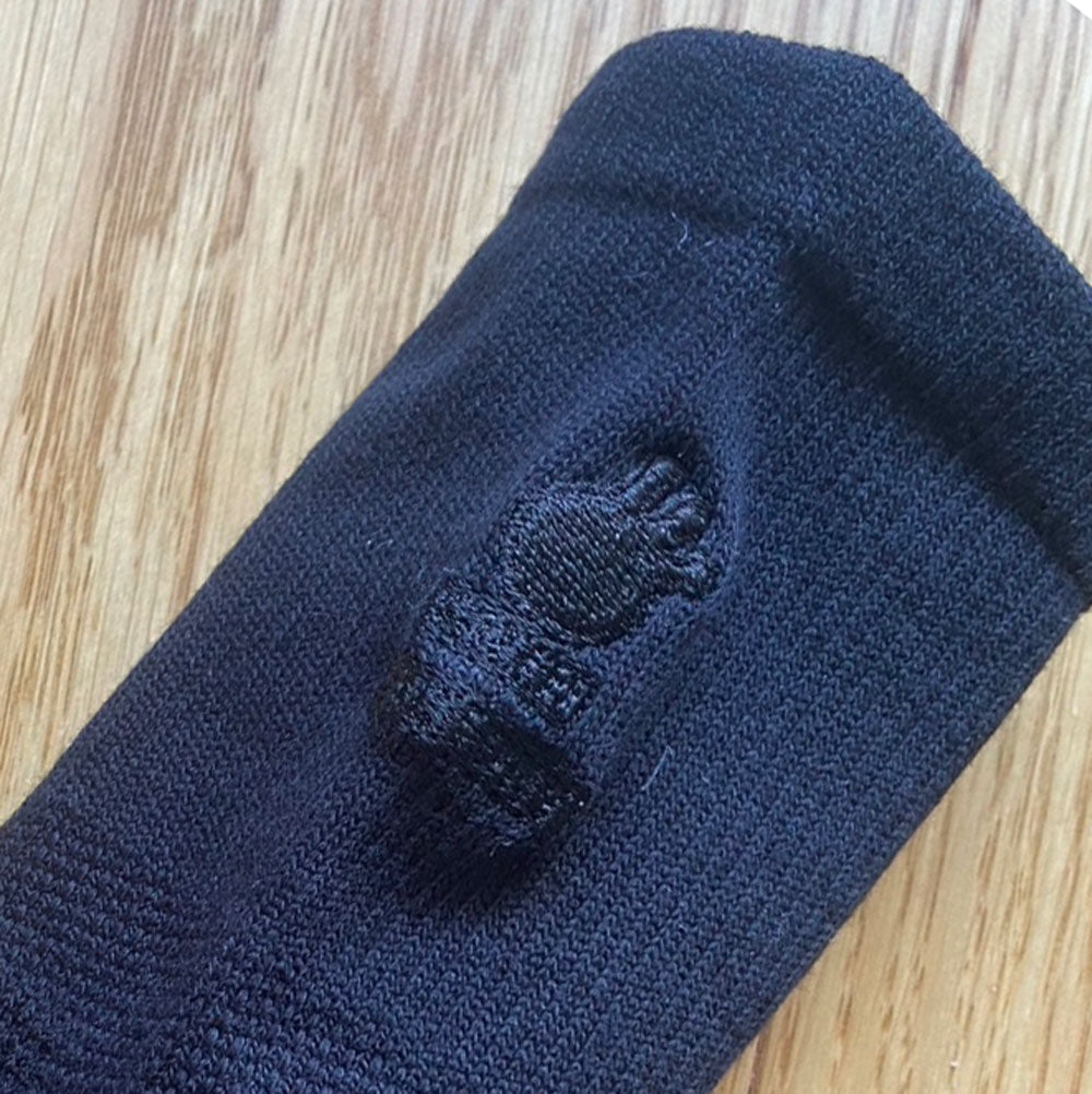 刺繍同色Ver.「鍛えつつ守る」タビソックス ミドル丈　 足袋型 日本製（提携倉庫から1-4日で出荷）