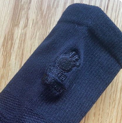刺繍同色Ver.「鍛えつつ守る」タビソックス ミドル丈　 足袋型 日本製（提携倉庫から1-4日で出荷）