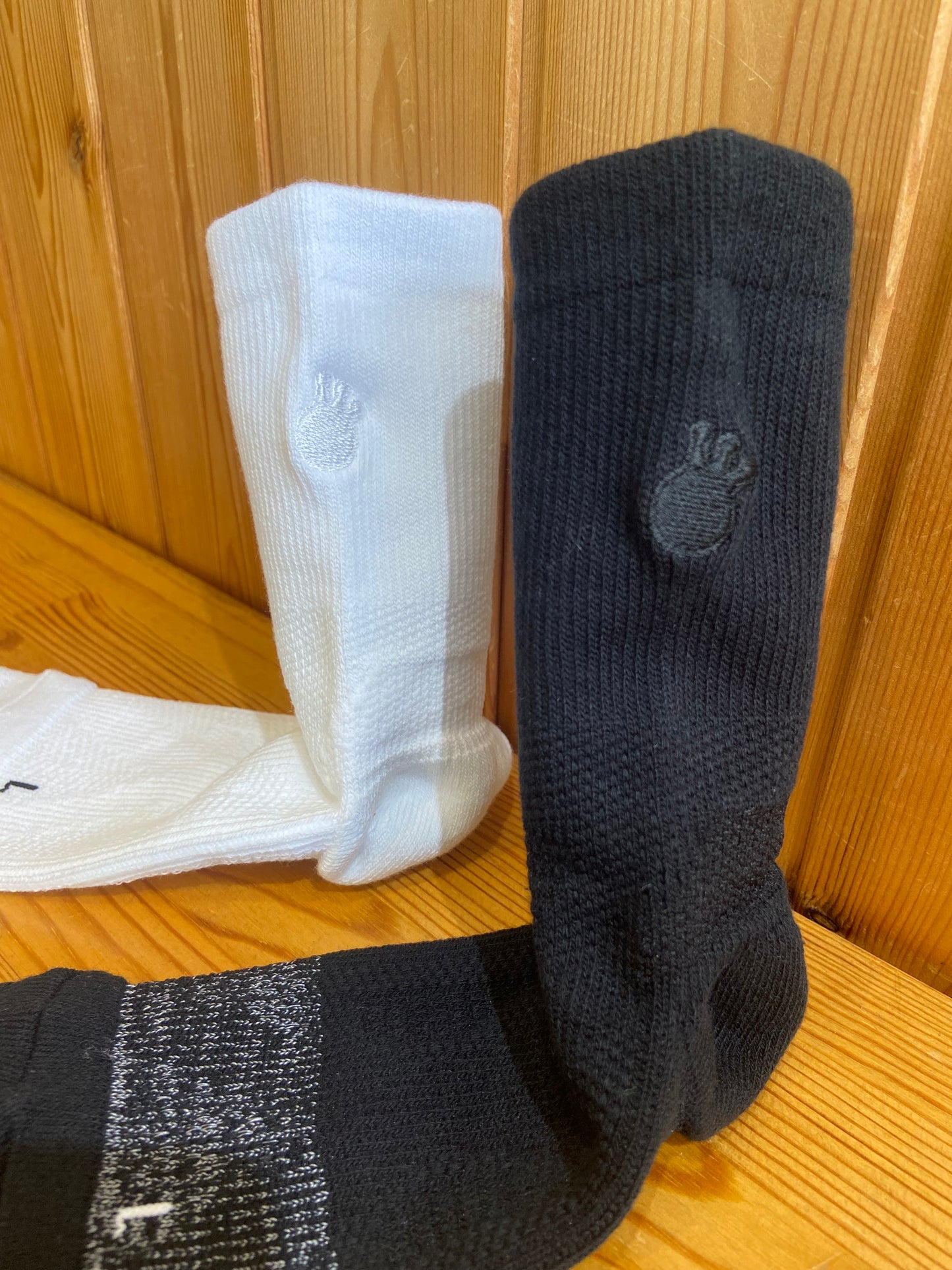 刺繍同色Ver.「鍛えつつ守る」タビソックス ミドル丈　 足袋型 日本製（提携倉庫から1-4日で出荷）